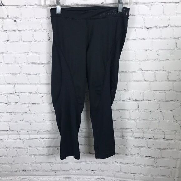 Nike Pro Blacked Cropped Leggings with mesh inlays size Small EUC inseam 22” - Picture 1 of 4